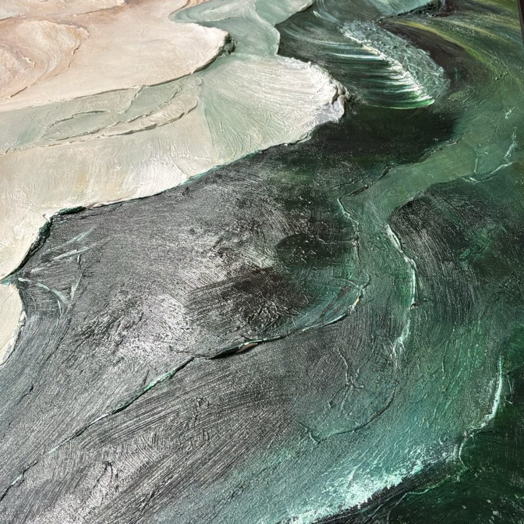 Detail van een schilderij in groen en zandkleur