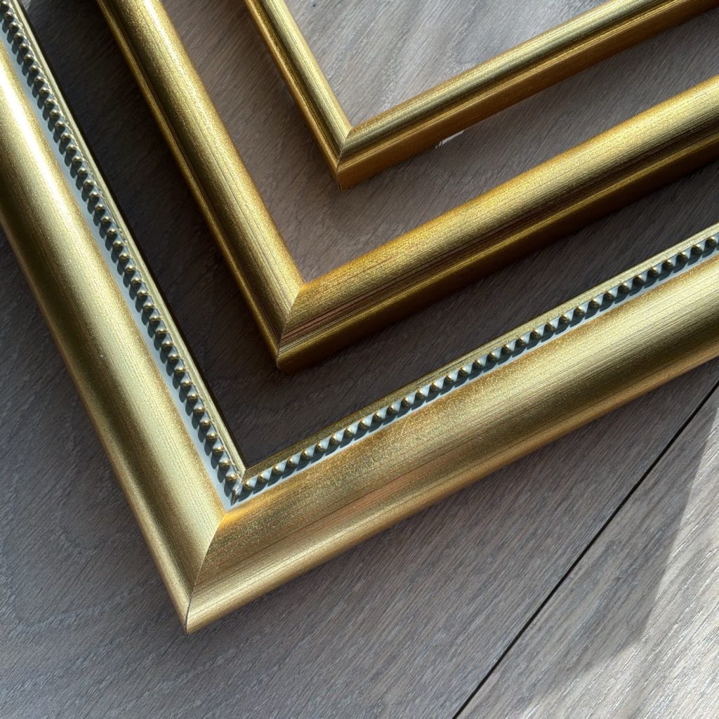 Gouden lijst met parelrand